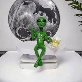 Alien Design Beer Drinking Statue, 1 Box Fun & Humorous Outer Space Room Decor, Alien Figurine with Beer Mug, Decorative Figurines Ideal Gift for Sci-Fi Fans