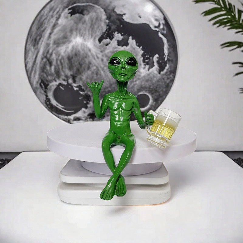 Alien Design Beer Drinking Statue, 1 Box Fun & Humorous Outer Space Room Decor, Alien Figurine with Beer Mug, Decorative Figurines Ideal Gift for Sci-Fi Fans