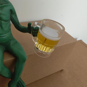 Alien Design Beer Drinking Statue, 1 Box Fun & Humorous Outer Space Room Decor, Alien Figurine with Beer Mug, Decorative Figurines Ideal Gift for Sci-Fi Fans