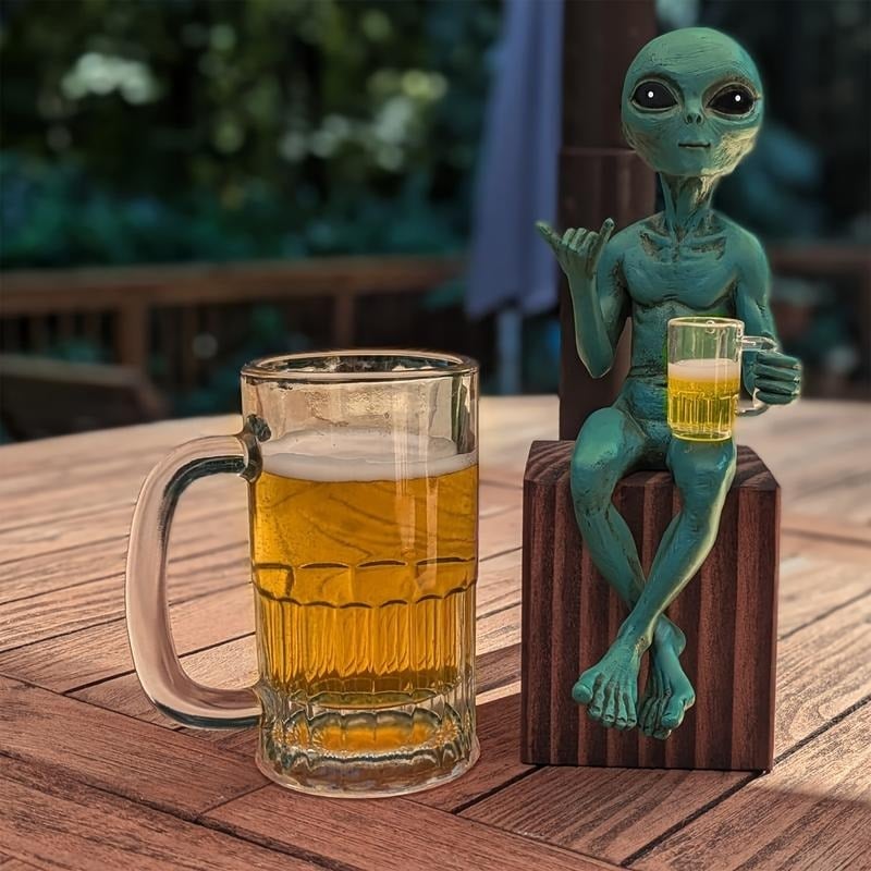 Alien Design Beer Drinking Statue, 1 Box Fun & Humorous Outer Space Room Decor, Alien Figurine with Beer Mug, Decorative Figurines Ideal Gift for Sci-Fi Fans