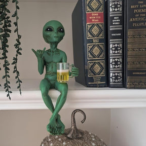 Alien Design Beer Drinking Statue, 1 Box Fun & Humorous Outer Space Room Decor, Alien Figurine with Beer Mug, Decorative Figurines Ideal Gift for Sci-Fi Fans