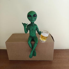 Alien Design Beer Drinking Statue, 1 Box Fun & Humorous Outer Space Room Decor, Alien Figurine with Beer Mug, Decorative Figurines Ideal Gift for Sci-Fi Fans